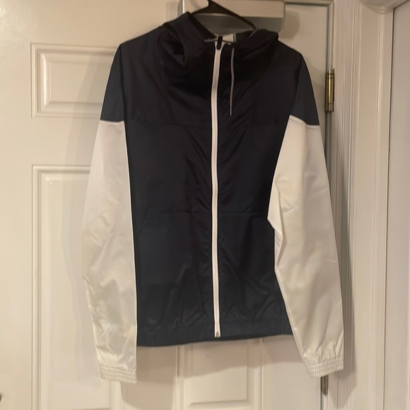 Men’s size small windbreaker - Picture 1 of 2